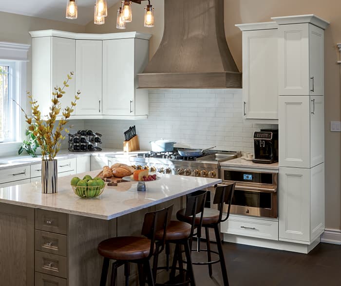 Quartz vs. Natural Stone: Choosing the Perfect Countertop